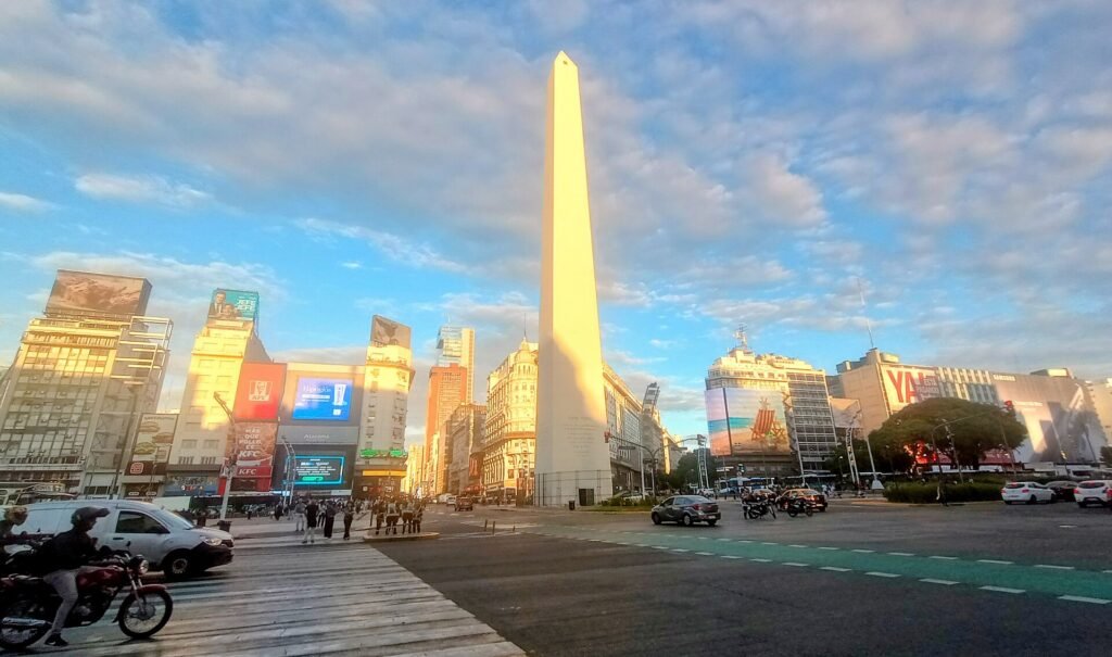 Obelisco de Buenos Aires al atardecer