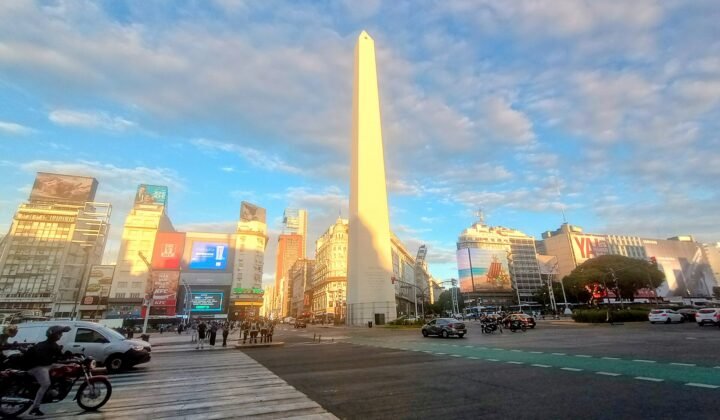 Obelisco de Buenos Aires al atardecer